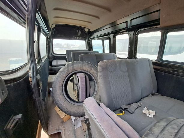 Miniautocarro NISSAN URVAN · Viana