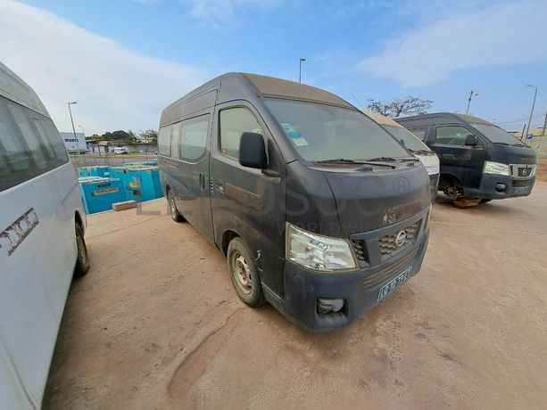 Miniautocarro NISSAN URVAN · Viana