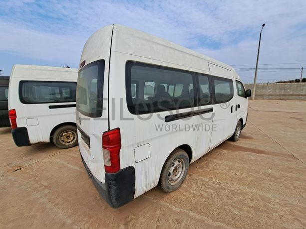 Miniautocarro NISSAN URVAN · Viana