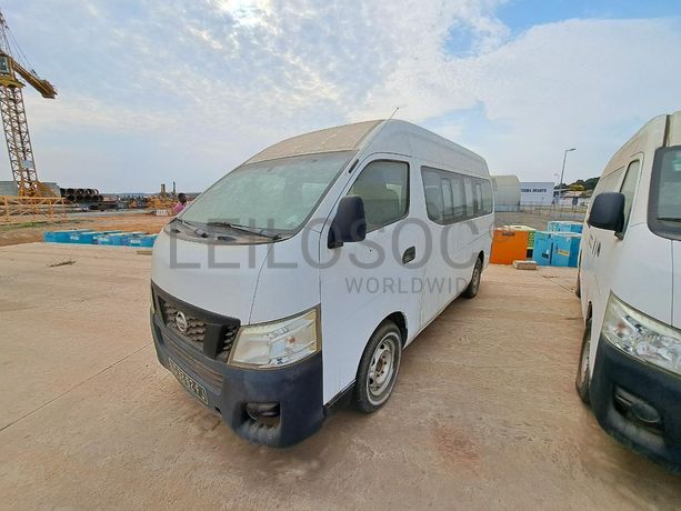 Miniautocarro NISSAN URVAN · Viana