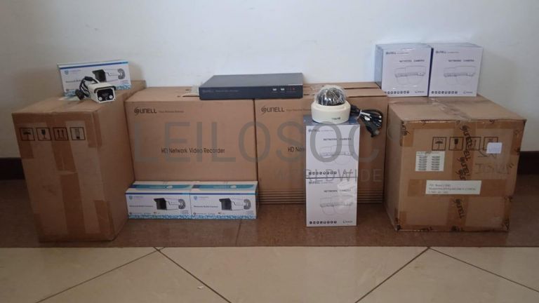 Câmeras de vigilância + Equipamentos de vigilância + Equipamentos de vigilância + Equipamentos de vigilância + Câmeras IP + Câmeras IP ·