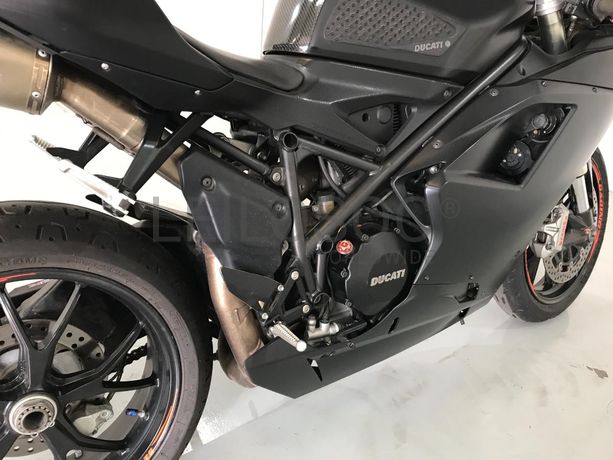 Motociclo Ducati 848 EVO · Ano 2011
