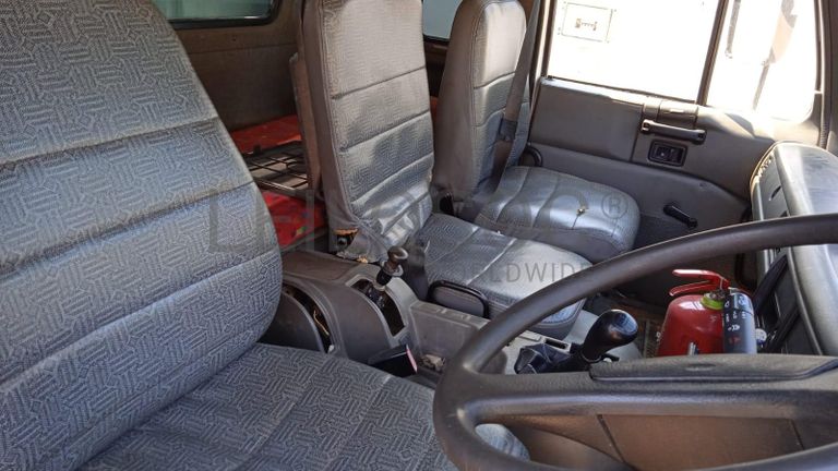 Camião Nissan UD 520 ·