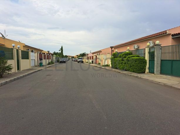 LOTE ÚNICO - 04 MORADIAS – VIANA, LUANDA