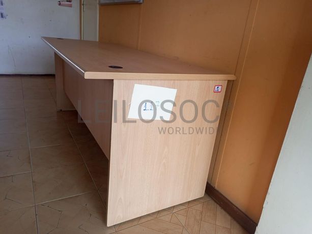 Mobiliário de escritório ·