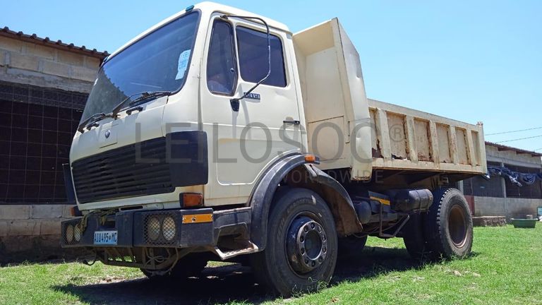 Camião basculante Mercedes benz