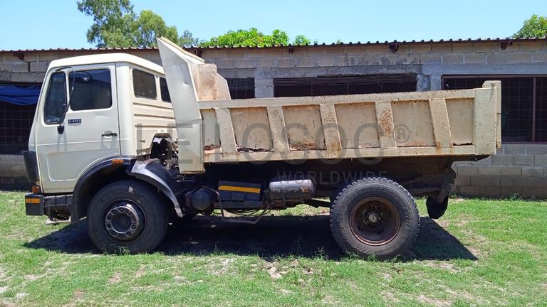 Camião basculante Mercedes benz