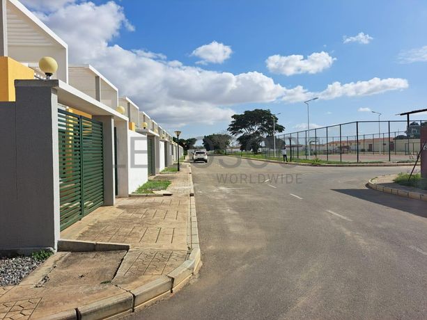 LOTE ÚNICO - 15 MORADIAS – VIANA, LUANDA · Viana