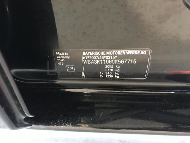 BMW 318 D Touring · Ano 2015