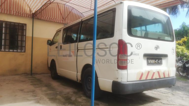 Minibus de marca Toyota Hiace ·