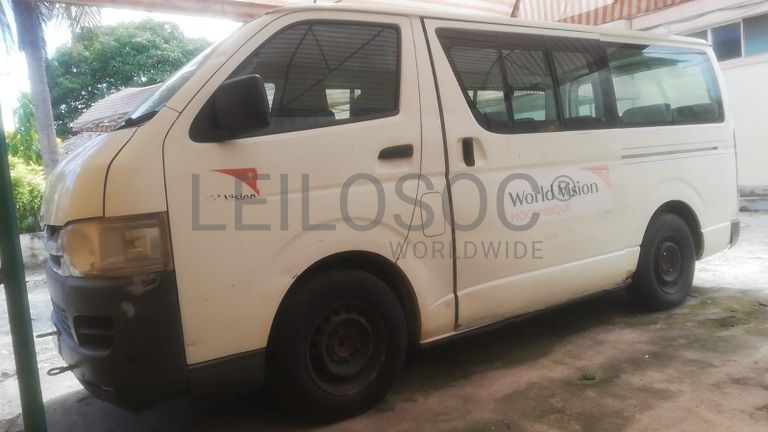 Minibus de marca Toyota Hiace ·