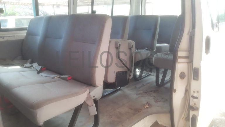 Minibus de marca Toyota Hiace ·