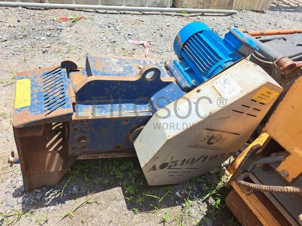 MAQ.MOLDAR FERRO · Viana