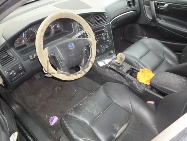VOLVO V70 D5