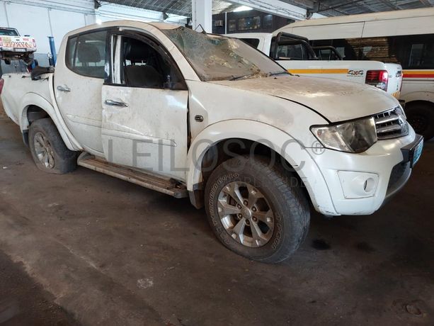 Mitsubishi Triton ·