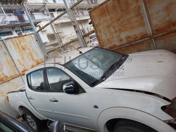 Mitsubishi Triton ·