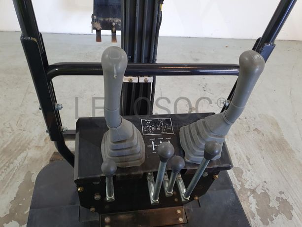 Mini Giratória JPC HT12 · Ano 2022