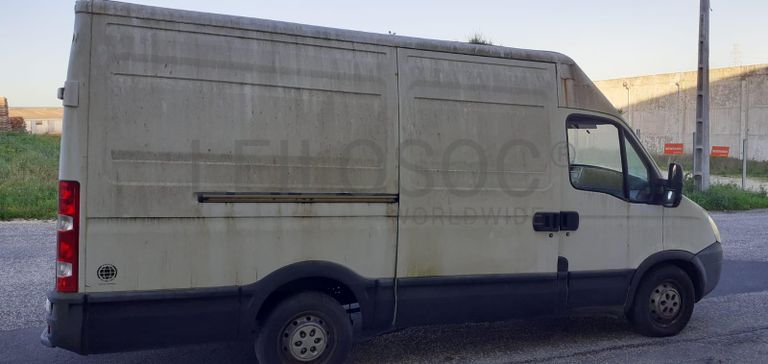 Iveco Daily 3551 TV · Ano 2010