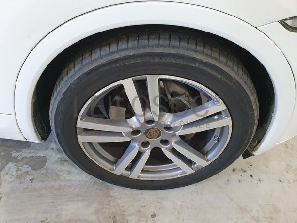 Porsche Cayenne 3.0D · Ano 2013