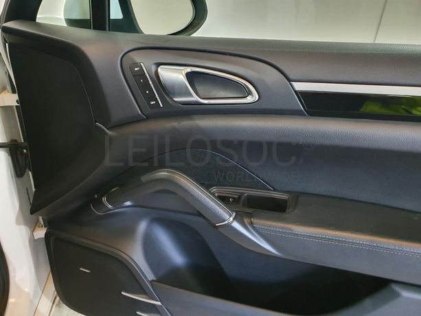 Porsche Cayenne 3.0D · Ano 2013