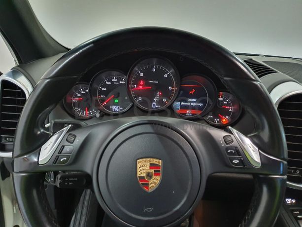 Porsche Cayenne 3.0D · Ano 2013