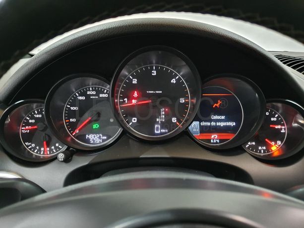 Porsche Cayenne 3.0D · Ano 2013