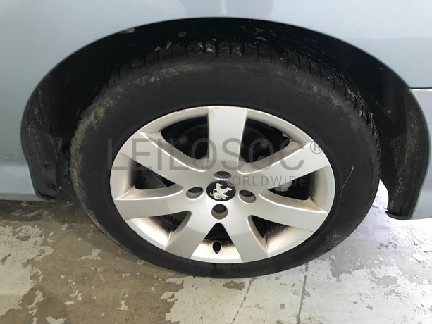 Peugeot 308 1.6 HDI · Ano 2013