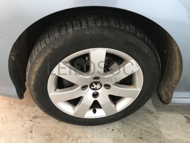 Peugeot 308 1.6 HDI · Ano 2013