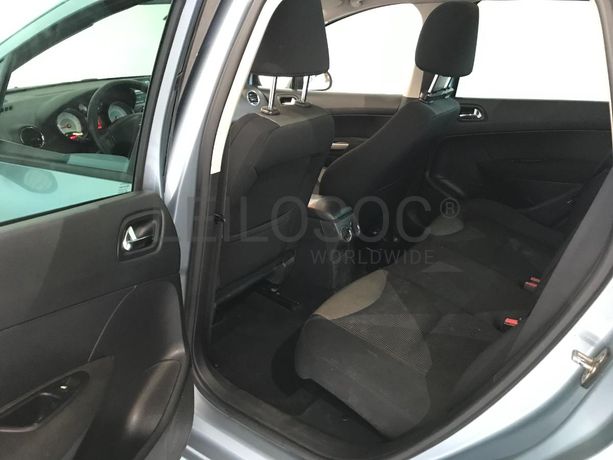 Peugeot 308 1.6 HDI · Ano 2013