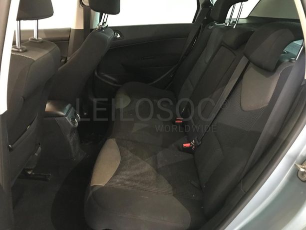 Peugeot 308 1.6 HDI · Ano 2013