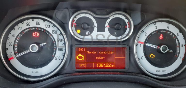 Fiat 500L · Ano 2013