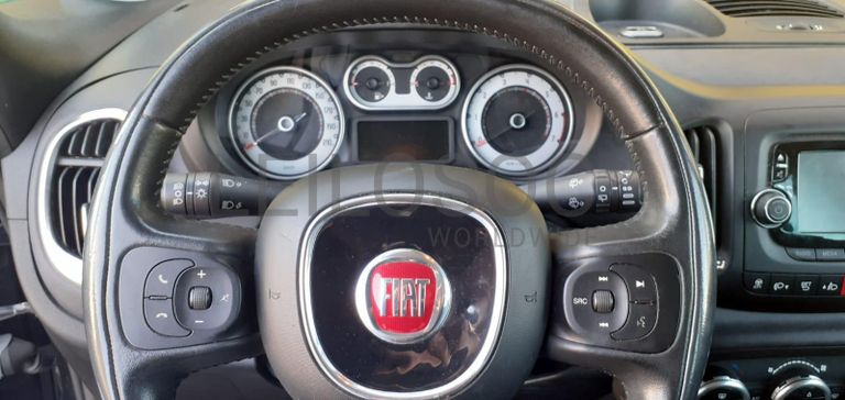 Fiat 500L · Ano 2013