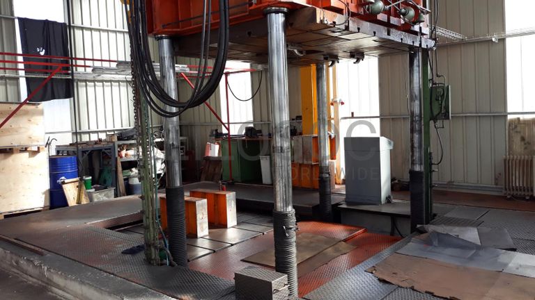 Prensa para ajustar moldes