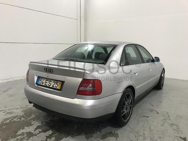 Audi A4 1.9 TDI · Ano 2000
