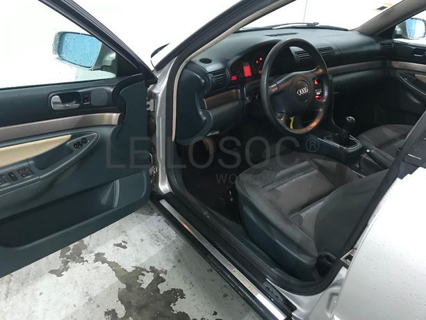 Audi A4 1.9 TDI · Ano 2000