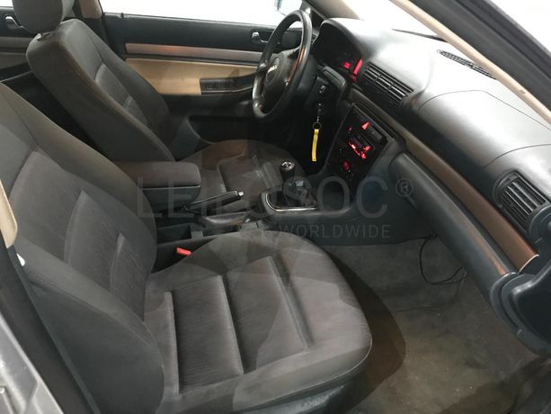Audi A4 1.9 TDI · Ano 2000