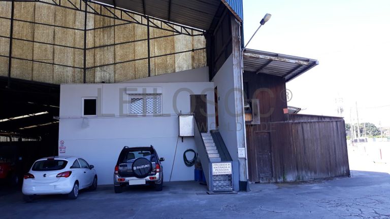 Armazém com logradouro · Leiria