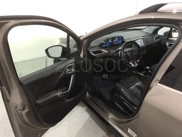 Peugeot 2008 1.6HDI · Ano 2014