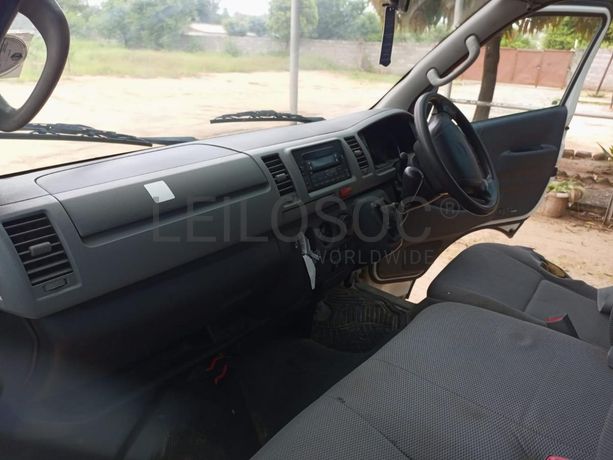 Toyota Hiace ·