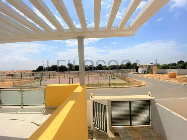 LOTE ÚNICO - 15 MORADIAS – VIANA, LUANDA · Viana