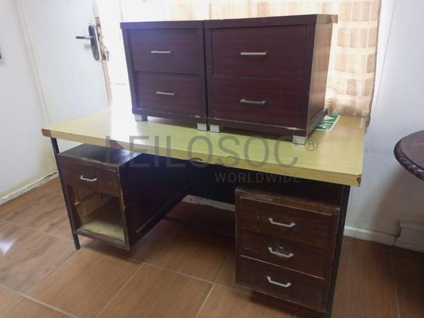 Mobiliário de escritório ·