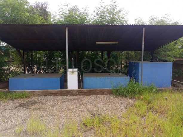 Tanques de combustível e Bomba de abastecimento de combustível ·