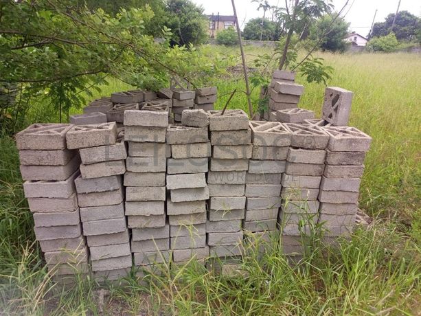 Grelhas de cimento. ·