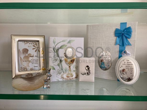 Bibelot + Moldura + Álbuns de Fotografias + Livro com Terço + Concha de Batismo + Medalha de Berço