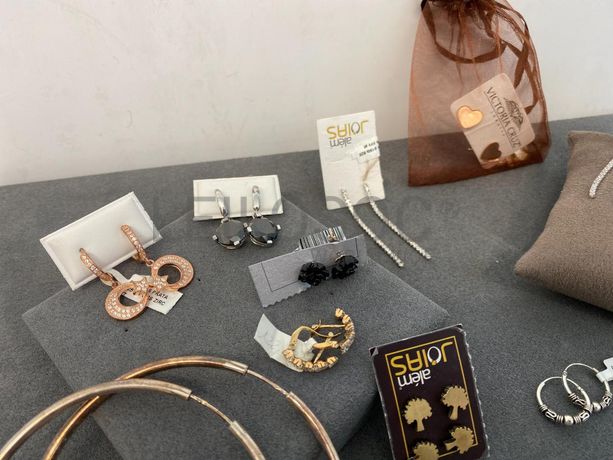 Brincos em prata e outros materiais