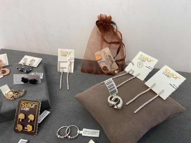 Brincos em prata e outros materiais