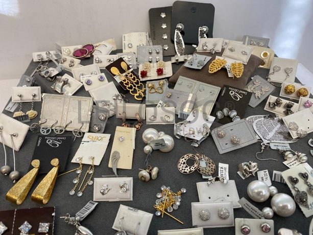 Brincos em prata e outros materiais