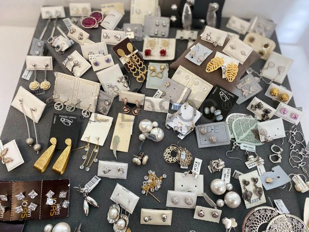 Brincos em prata e outros materiais