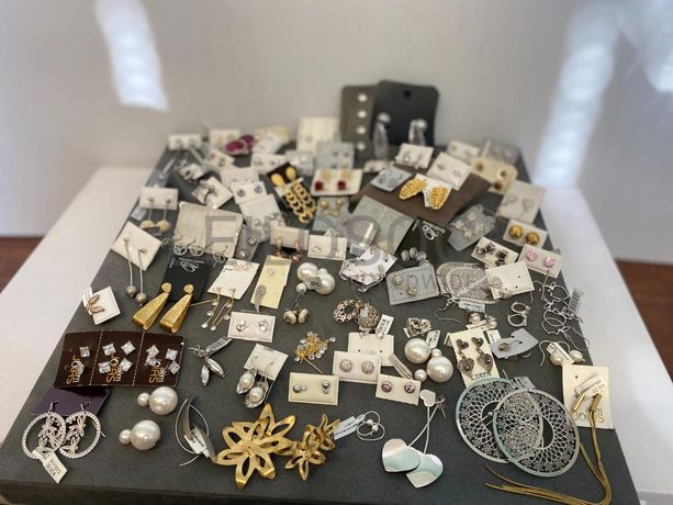 Brincos em prata e outros materiais