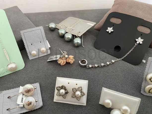 Brincos em prata e outros materiais